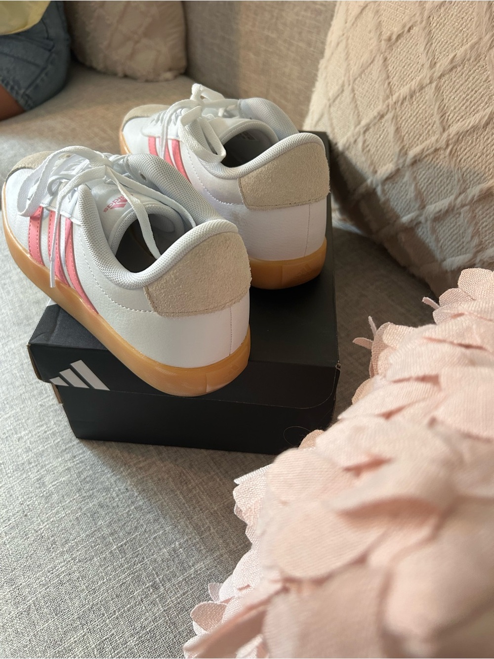Adidas White Sneakers with Pink Stripes and Gum Sole Y6/W8 - Picture 4 of 5